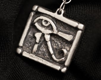 Ręcznie robiony wisiorek z okiem Horusa ze srebra próby 925, egipski amulet ochronny Udjat, znak brytyjskiej kontroli jakości