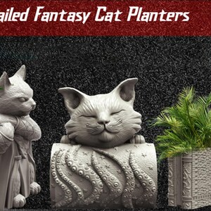 Könnte beinhalten: Eine Sammlung von acht detaillierten Fantasy-Katzen-Pflanzgefäßen. Die Pflanzgefäße sind in verschiedenen Posen und Stilen gehalten, einige halten Pflanzen. Der Text auf dem Bild lautet "8 High Detailed Fantasy Cat Planters". Optionen mit Drainagelöchern und Untersetzern.