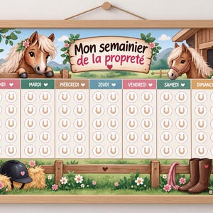 Puede incluir: Un planificador semanal enmarcado titulado Mon semainier de la propreté con dos ponis ilustrados, una valla de madera, un casco de equitación negro y botas marrones. El gráfico incluye siete columnas para los días de la semana con iconos de herradura.