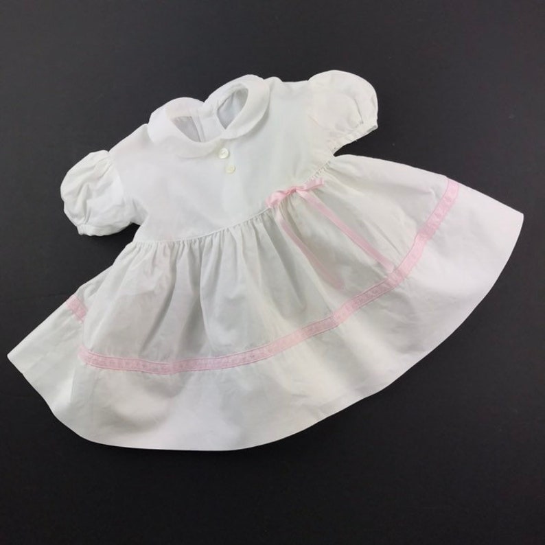 17-20 lbs Size 6 to 9 Months Cotton Pale Pink Ribbon Detail Peter Pan Collar Vintage Handmade Baby Girls White Dolly Dress with Buttons