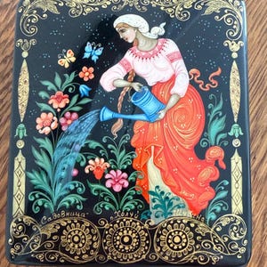 Holui Russian Lacquer Box Signed Shubina Hand‑Painted Miniature COA The Gardener