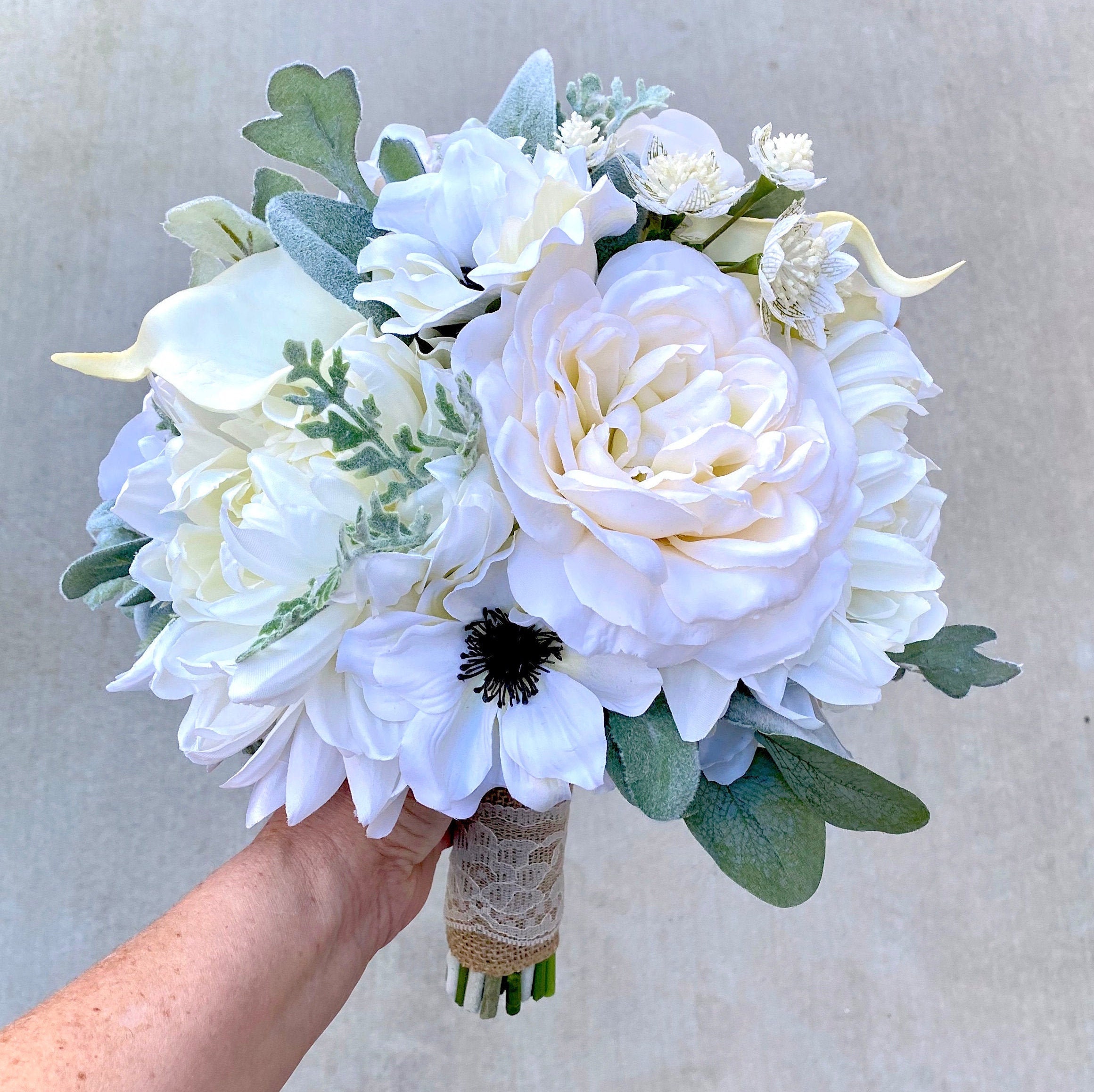 Amelia's Hand Wrapped Bouquet Tutorial – Amelia's Flowers