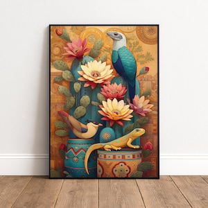 Puede incluir: Una impresión artística enmarcada con una vibrante ilustración de un cactus con flores coloridas, pájaros y un lagarto. La obra de arte tiene un tema del suroeste con un fondo detallado y macetas decorativas.