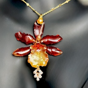 Real Orchid Necklace with Gold Flakes – Handmade Resin Flower Pendant – Nature Jewelry Gift for Her – Botanical Jewelry – Orchid Pendant