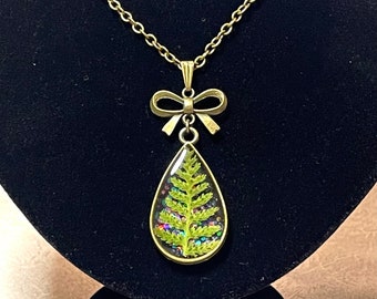 Echte Farnblatt-Harz-Halskette: Handgemachter botanischer Schmuck