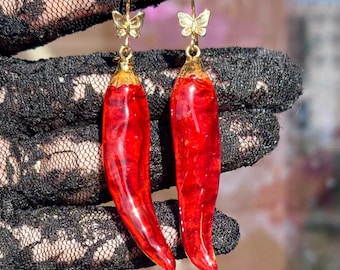 Ohrringe aus echten Chilischoten | Ohrringe mit roter Chili | Einzigartiger Schmuck aus Lebensmittelmotiven | Statement-Ohrringe mit Schärfe | Geschenk für Feinschmecker