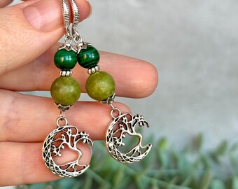 Handgefertigte Ohrringe aus Malachit und Connemara-Marmor: Schmuck aus dem keltischen Lebensbaum