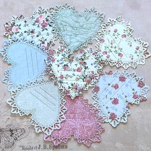 8 centrini a forma di cuore shabby chic fustellati/ritagli di carta/pagine di album/lavoretti con la carta/toppers per abbellimento di carte/diario spazzatura