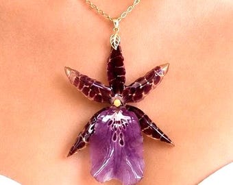 Prawdziwy naszyjnik z orchideą – wisior z żywicy botanicznej, biżuteria z utrwalonym kwiatem na pozłacanym łańcuszku