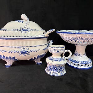 Puede incluir: Un letrero de madera rústica con la frase "Welcome to our home" en letras blancas. El letrero tiene un acabado envejecido, ideal para la decoración de la entrada.