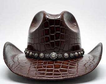 Cappello da cowboy in pelle marrone con stampa coccodrillo: fedora da rodeo western realizzata a mano
