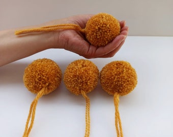 4 pcs 4cm/5cm/6cm/ 2 pcs 8cm/10cm wool pom poms in caramel color, Yarn pompoms