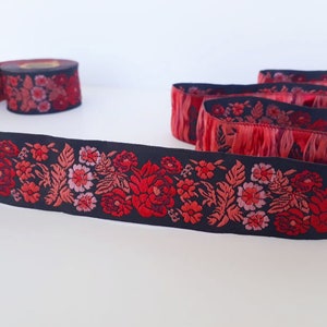 35 mm - 1.25インチの赤と黒の花のジャカードリボン、花の縫製トリム、黒のクラフトボーダー、ノベルティジャカード、メートル単位