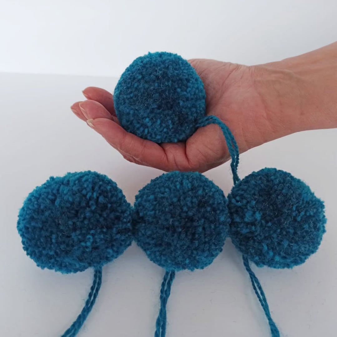 Coussin Déco Pompons "Eden" 30x50cm Multicolore