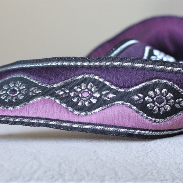 35 mm - 1.25" purple wave daisy motif jacquard, Embroidered flower border, jacquard ribbon, costume border trim