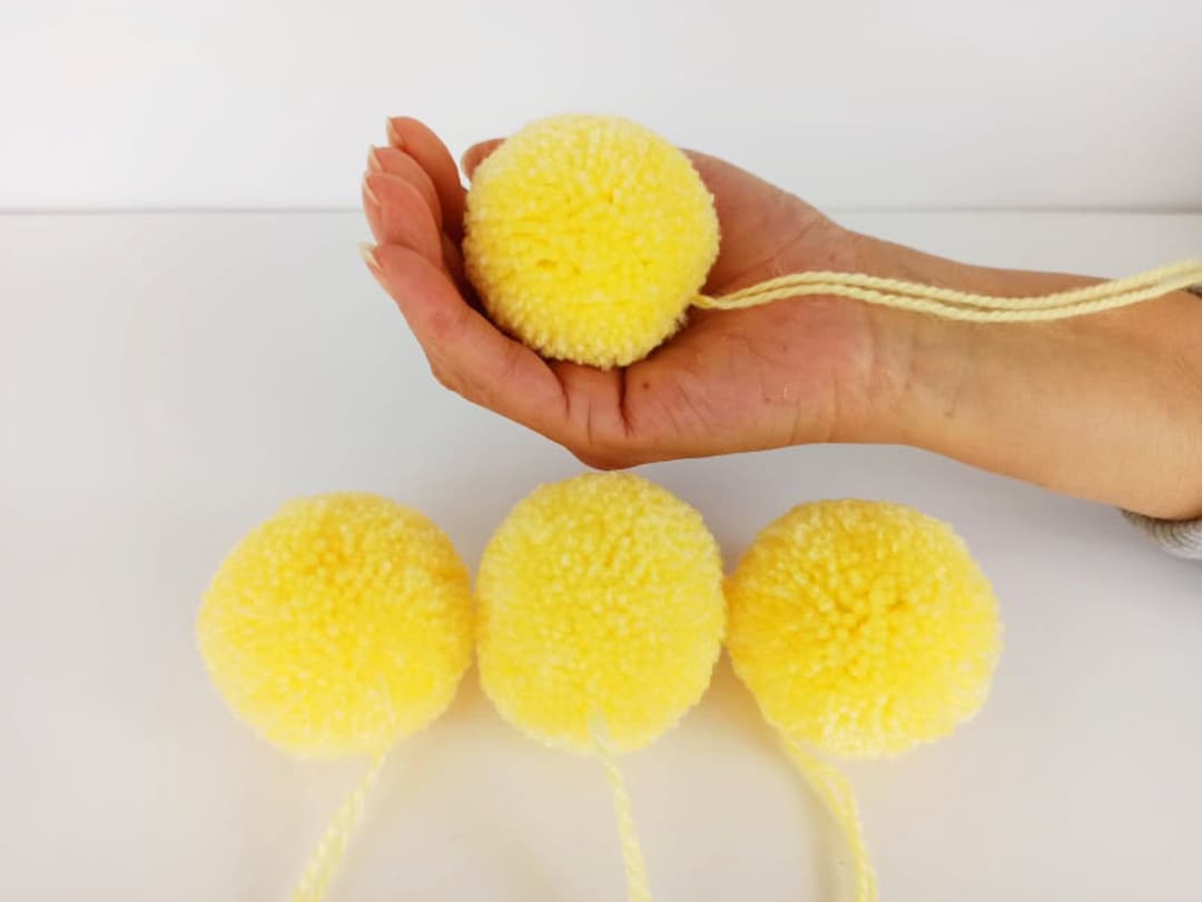 4cm/5cm/6cm ポンポン4個/8cm/10cm ポンポン2個、大きいポンポン
