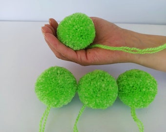 4 pcs 4cm/5cm/6cm/ 2 pcs 8cm/10cm Pompons de fil de couleur verte fraîche, Pompons moelleux en laine faits à la main, pompons avec des queues