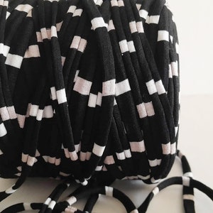 5/10 meters black and white t-shirt yarn for handbag crochet, Fabric yarn for home improvement, Tshirt Yarn for bracelet making