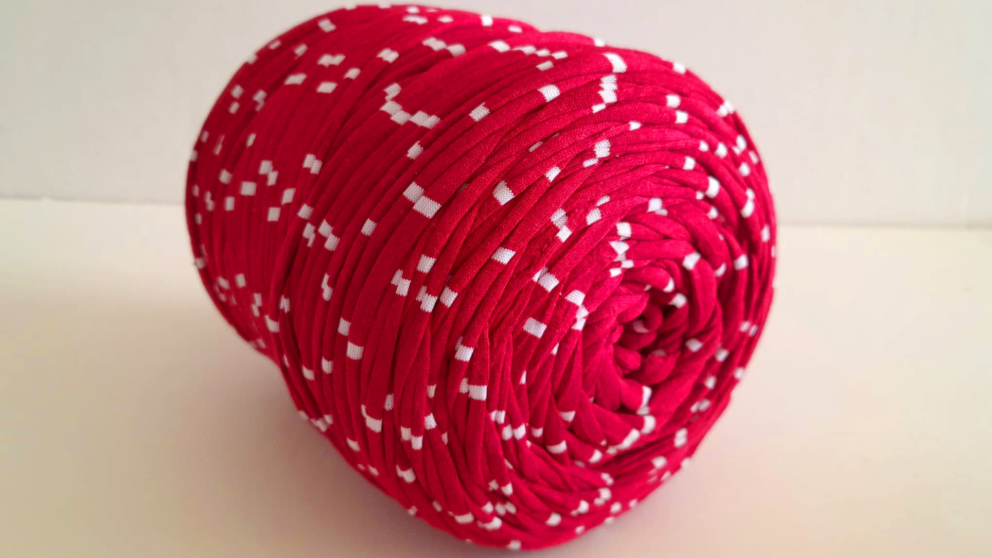 5.5/11 Yards Ruby Red and White T-shirt Yarn for Jewelry Making