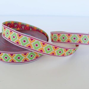 Passamaneria jacquard Native da 15 mm (5/8 pollici) in verde e arancione, nastro tribale azteco a rombo, bordo etnico in grosgrain in stile boho
