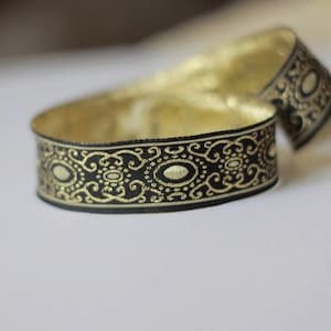 22 mm-0.86 inches metallic gold  Jacquard ribbon,  Embroidered border, trim for costume, gold and black woven border