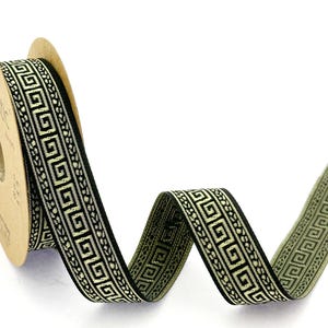 Bordure noire et dorée de 22 mm (0,86 po.) avec clé grecque en or métallique par mètre, bordure clé grecque