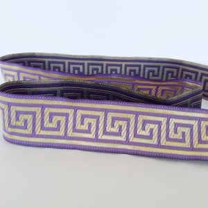 Ruban jacquard à clés grecques de 35 mm - 1,25 po., Bordure jacquard lilas et dorée, Bordure décorative