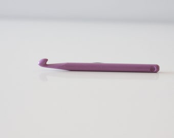 9 mm Crochet Hook, plastic Crochet Hook, crochet needle, purple acrylic needle, crochet needle, knitting