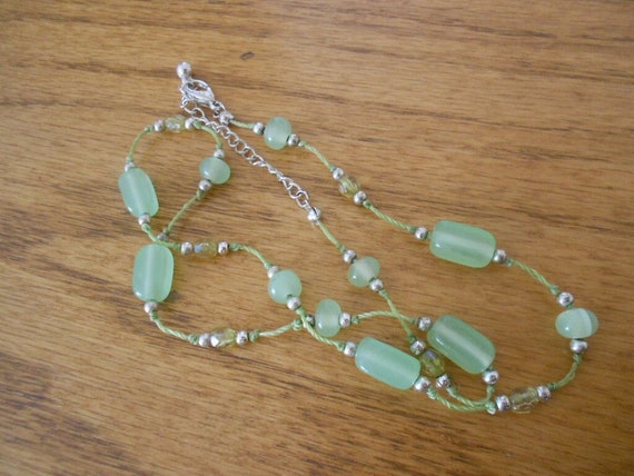 Vintage green beaded necklace.  Glass beaded chok… - image 1