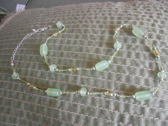 Vintage green beaded necklace.  Glass beaded chok… - image 3