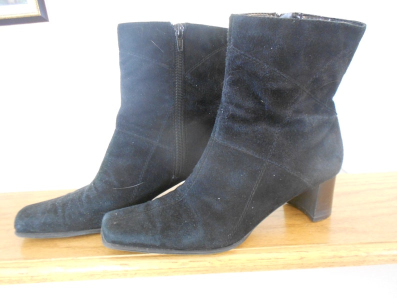 Black boots. Vintage ladies suede Bandolino boots Leather size 7 and a half