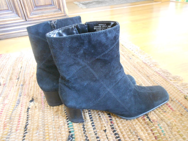 Black boots. Vintage ladies suede Bandolino boots Leather size 7 and a half