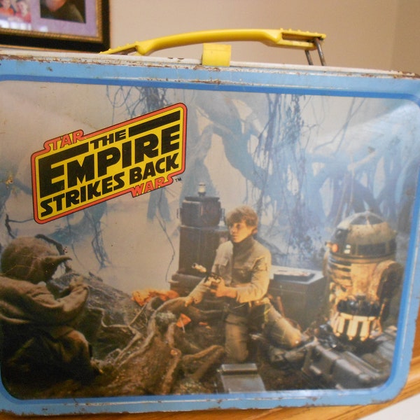 Star Wars tin lunch box. The Empire Strikes Back. Yoda toy from the 80s.