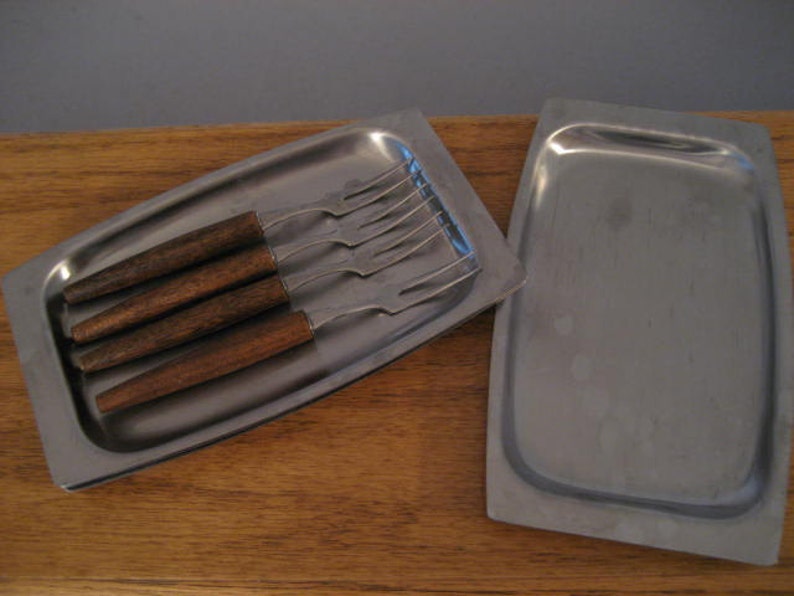 Vintage stainless steel trays with hors d/'oeuvre forks Sets. U.S.A