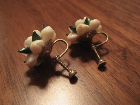 Vintage shell earrings.  Screw back.  Floral, ant… - image 3