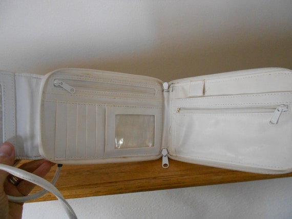 Vintage cross body leather travel purse.  White b… - image 4