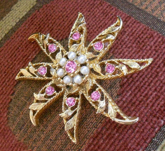 Vintage Gerry's brooch.  Flower with pink stones … - image 1