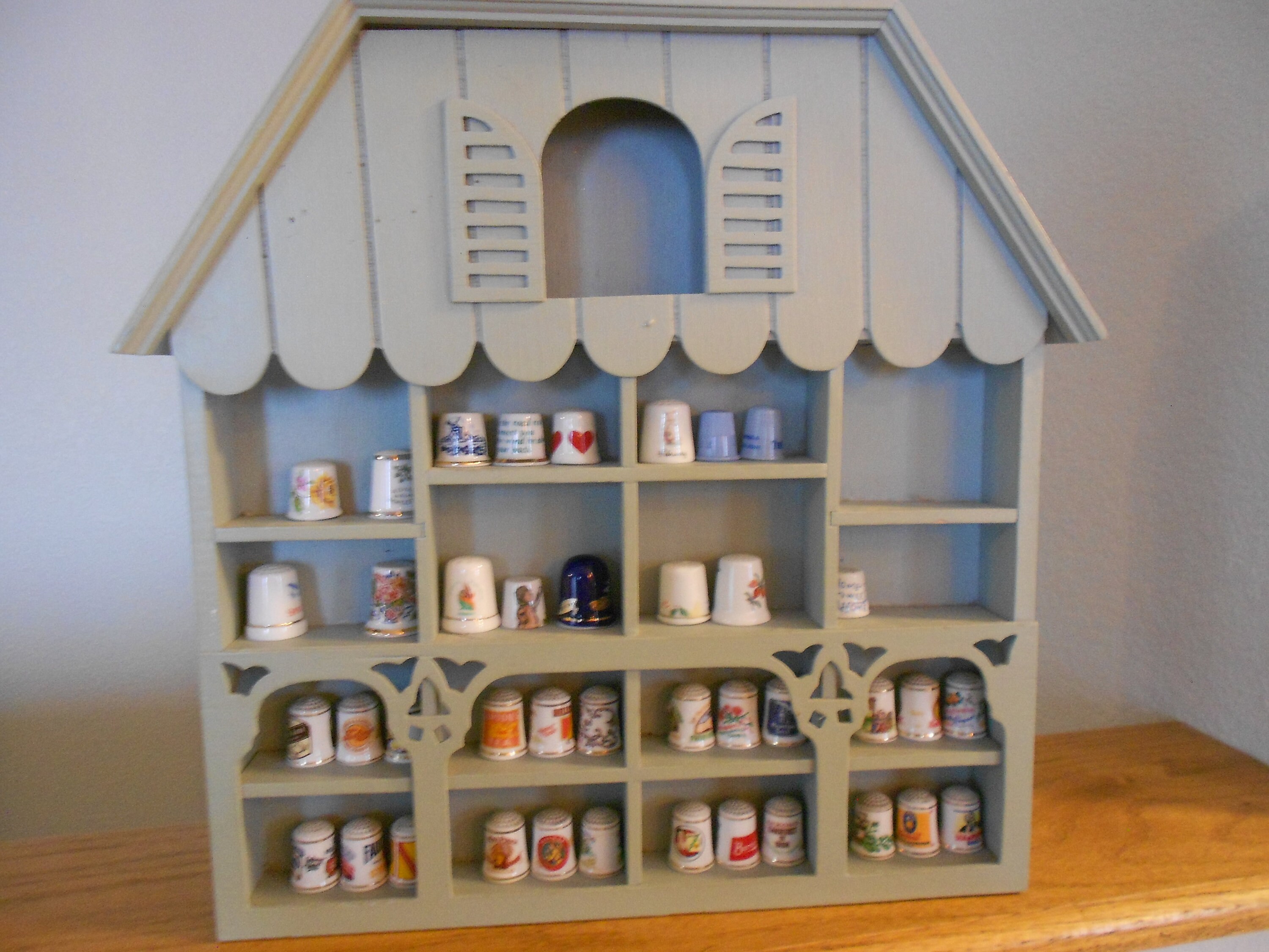 Thimble display cases… who knew?? #trinkets