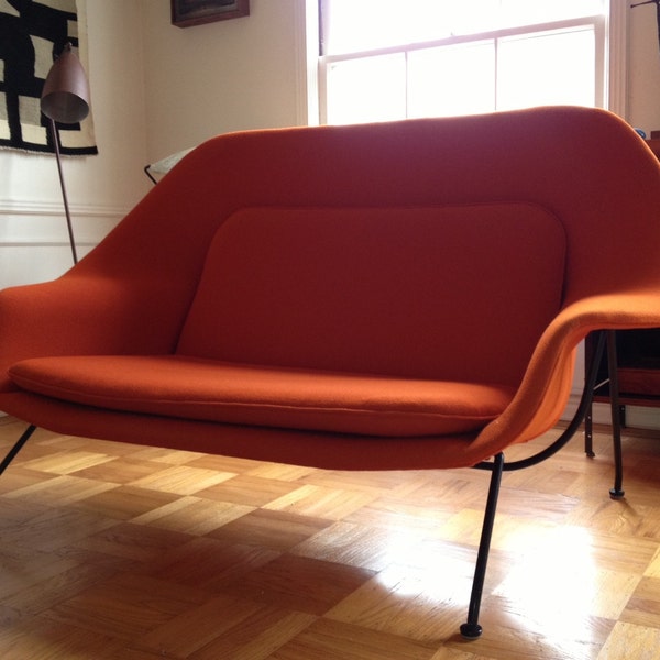 RESERVED Original Eero Saarinen Womb Settee manufactured by Knoll International RESERVED