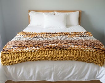 Grobstrick Wurf-Decke | Handgemachte Chenille-Decke | Gemütliches Cottage Dekor | Herbst Bauernhaus | Senf, Braun und Cremefarben | 54x54
