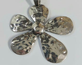 Hammered Flower Necklace Womens Jewelry Pendant in Silver
