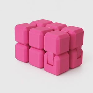 Pode incluir: Um cubo geométrico rosa brilhante composto por formas de cubos menores e conectadas. O design apresenta blocos interligados, criando uma estética visualmente interessante e moderna. O brinquedo é de cor rosa vibrante.