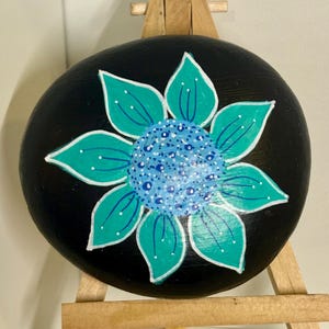 Hand Painted Teal & Blue Flower Rock Art – Stone Decor with Easel