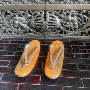 Vintage Japanese Zori Sandals Brown Lizard Embossed Faux Leather Kimono Geta Platforms