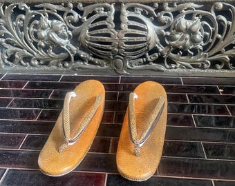 Vintage Japanese Zori Sandals Brown Lizard Embossed Faux Leather Kimono Geta Platforms