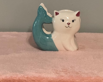 Boston Warehouse modern "Purr-Maid" earthenware napkin/bill holder.