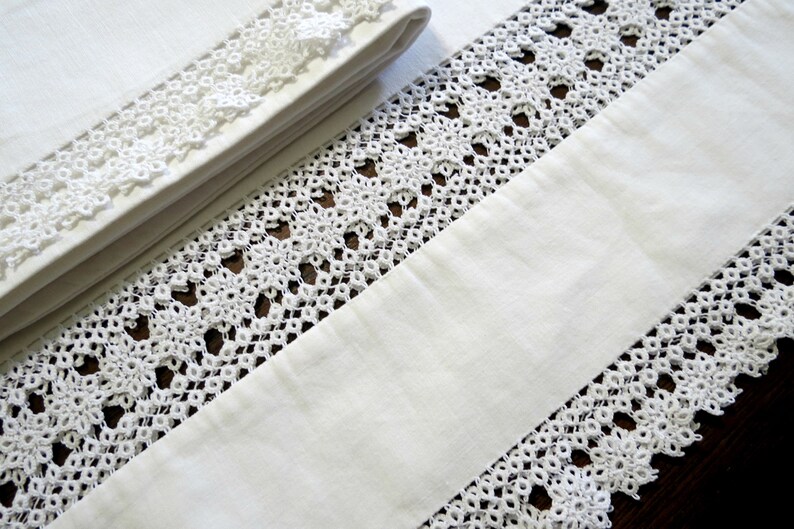 Snow White Cotton 35 x 23 12 RESERVED FOR JOANNE Vintage Pillowcases with Tatted lace Inserts /& Trim Cottage Home Decor, Sturdy