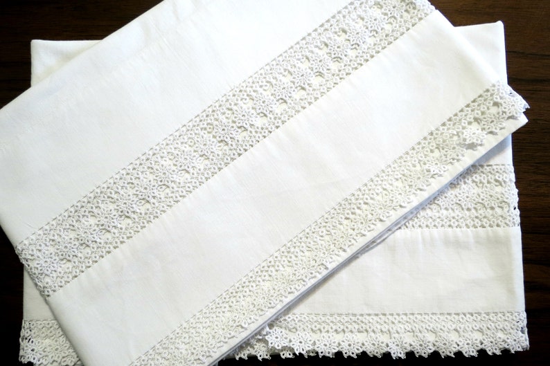 Snow White Cotton 35 x 23 12 RESERVED FOR JOANNE Vintage Pillowcases with Tatted lace Inserts /& Trim Cottage Home Decor, Sturdy