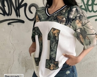 Camiseta esportiva camuflada | Camiseta com estampa de número | Uso diário | Estilo esportivo urbano