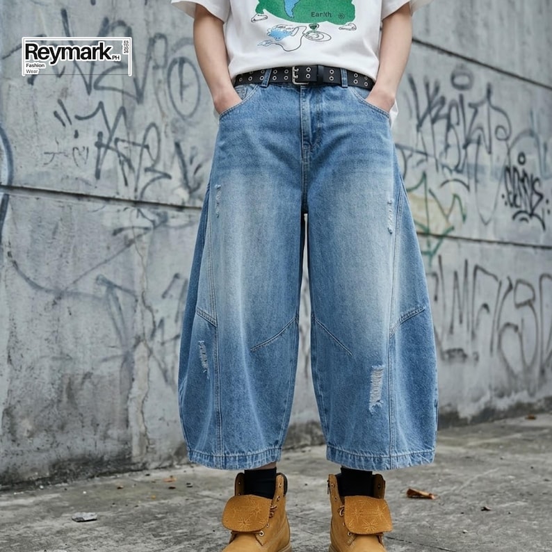 Baggy Cropped Jeans | Washed Wide Leg Denim | Daily Wear | Y2K Streetwear Style

Baggy cropped wide leg jeans with washed denim finish and retro streetwear inspired style.